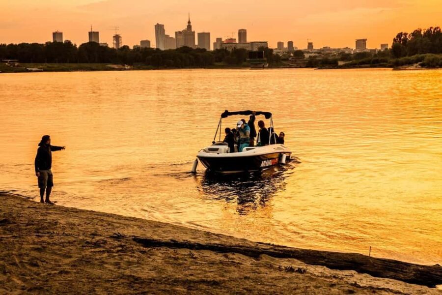 Warsaw: Cruise the Vistula w/ 80s Music, Retro Vibes & Views - Who Should Consider This Experience?