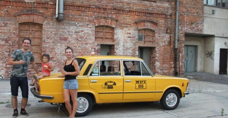 Warsaw: Historic Private Tour in Retro Fiat - The Experience in Detail