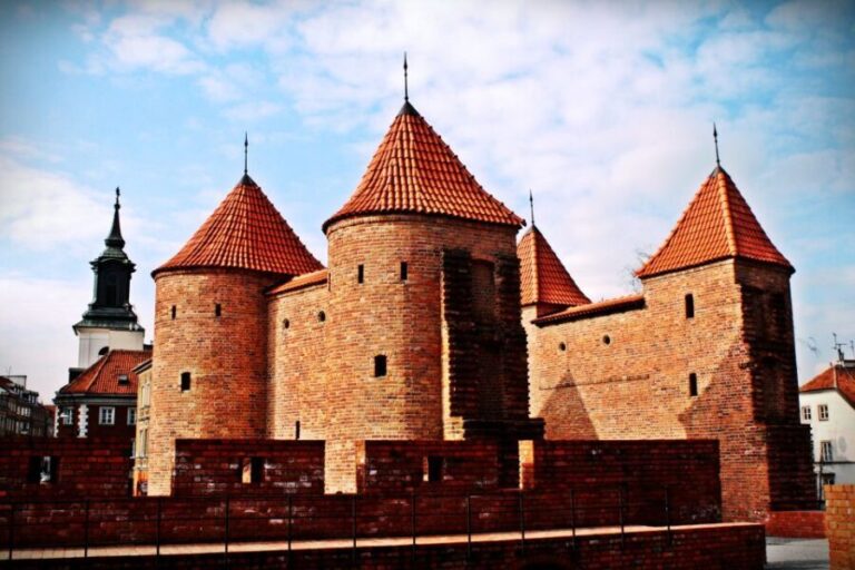 Warsaw: Old and New Town Private Walking Tour - Starting Point and Overall Experience