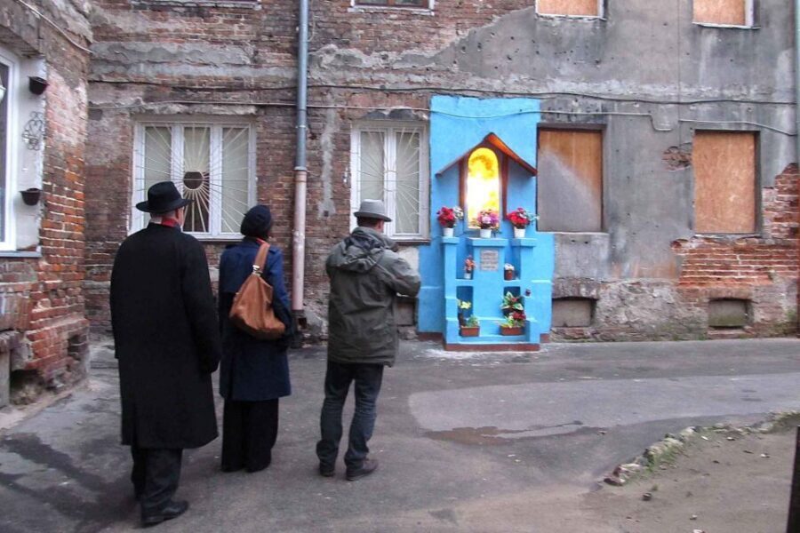 Warsaw: WWII Private Tour by Retro Minibus with Hotel Pickup - What can you expect during the tour?