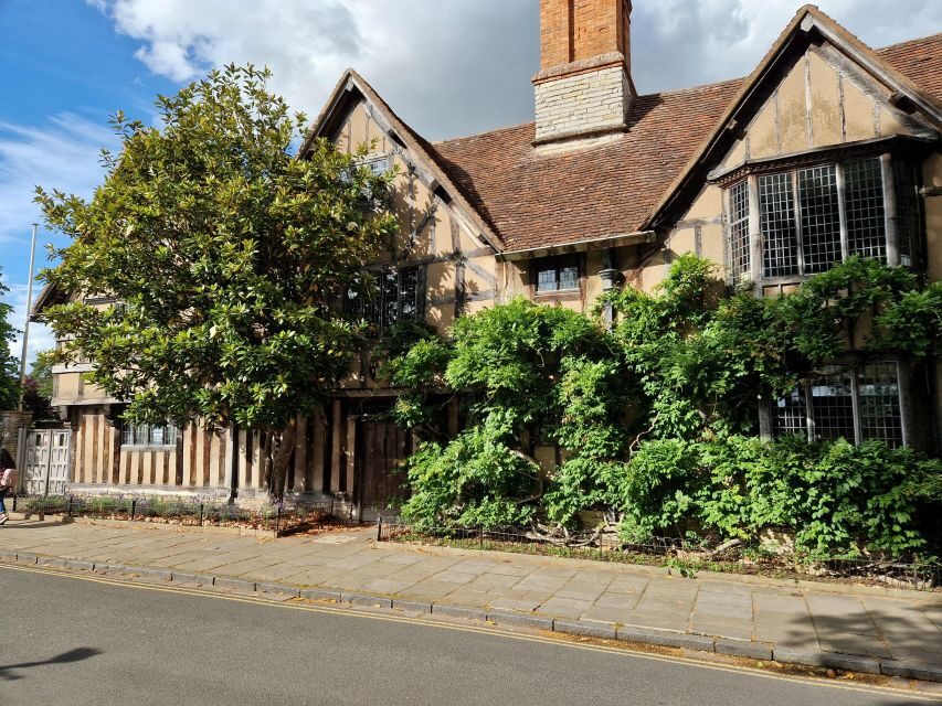 Warwick Castle, Shakespeare's Stratford and the Cotswolds - What Makes This Tour Stand Out