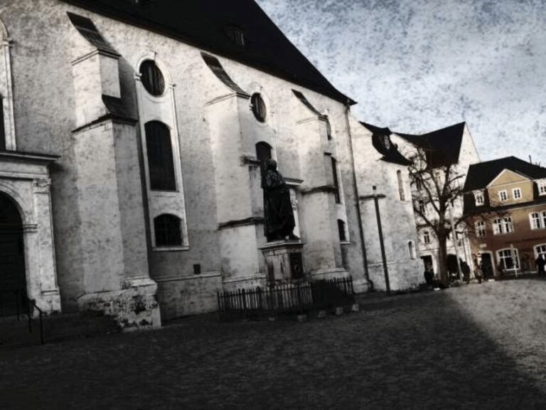 Weimar: DunkelWeimar, true crime citytour and game - The Practical Side: Pros and Cons