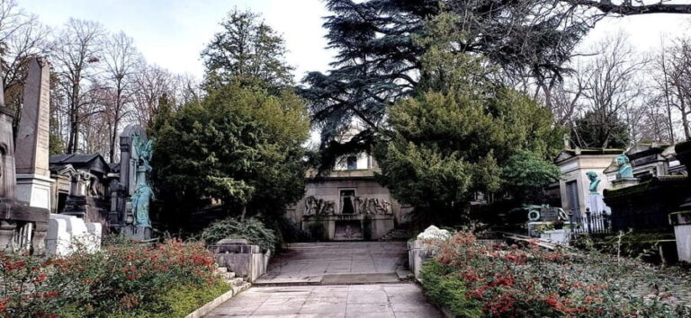 Who Killed Victor ? Escape Game at Père Lachaise Cemetery - What Makes It Special?