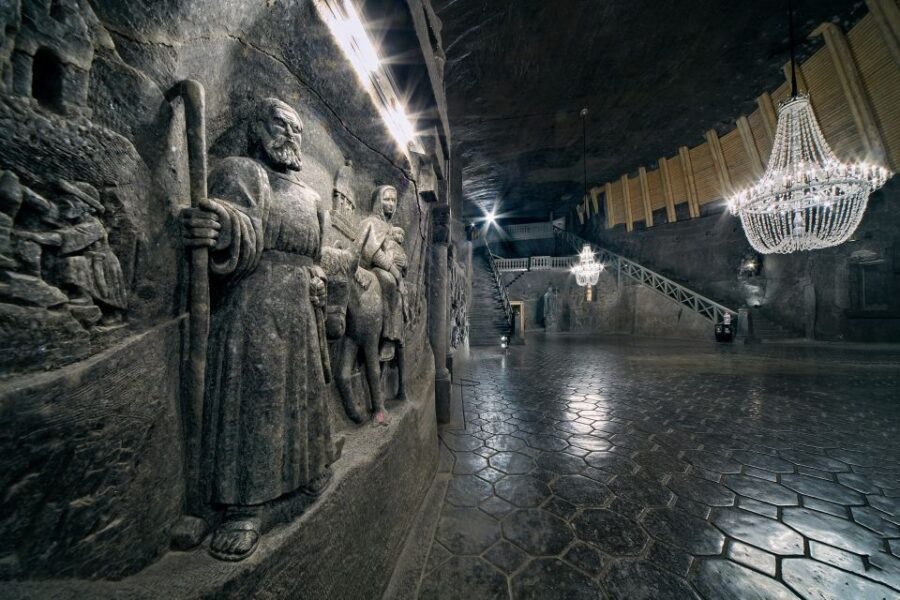 Wieliczka Salt Mine Half-Day Tour from Kraków - Arrival at the Salt Mine and Descending into the Depths