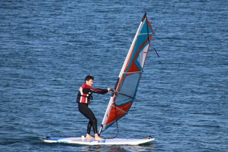 Windsurf class on Valencia beach - Why the Equipment Matters