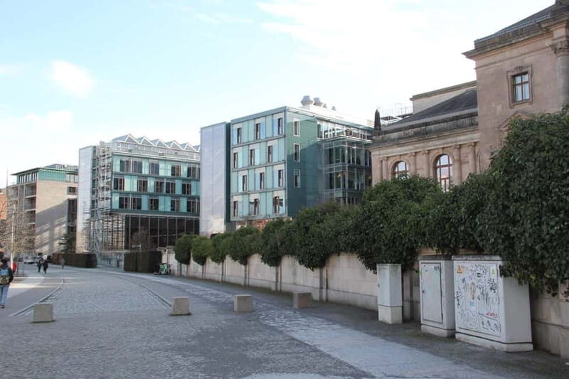 With Reichstag roof-terrace: Insider Parliament tour - What Makes This Tour Stand Out?