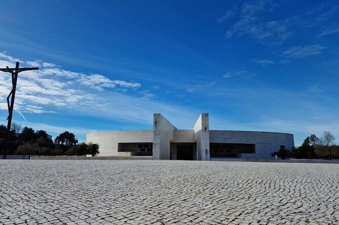 Wonderful Private Full Day Tour in Fátima, Nazaré, Óbidos - Transportation and Overall Experience