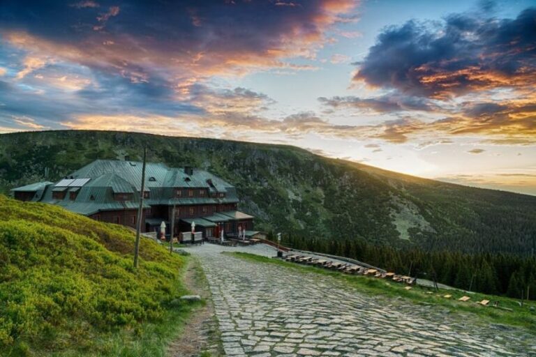 Wroclaw Day Tour to Giant Mountains, Karpacz, Palaces Valley - Who Should Consider This Tour?