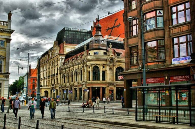 Wroclaw: Secrets of Wroclaw Walking Tour (2 hours) - Breaking Down the Itinerary