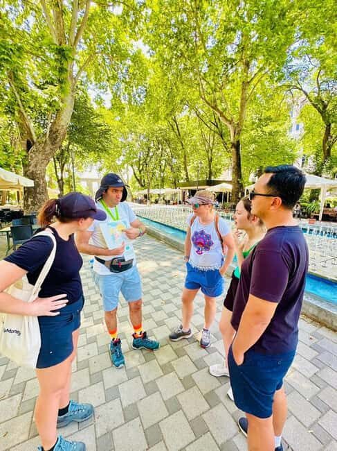 Yerevan: Highlights and Culture Walking Tour with tastings - Markets and Architectural Highlights