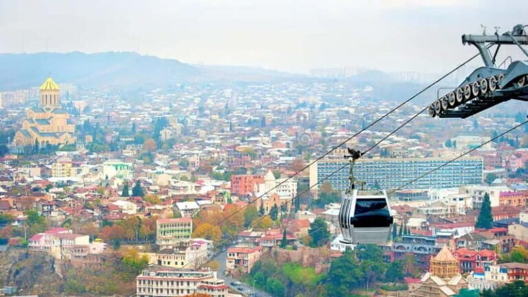 Yerevan to Tbilisi Round Trip: Walking Tour & Wine Tasting - Discovering Tbilisis Icons: Landmarks & Architecture