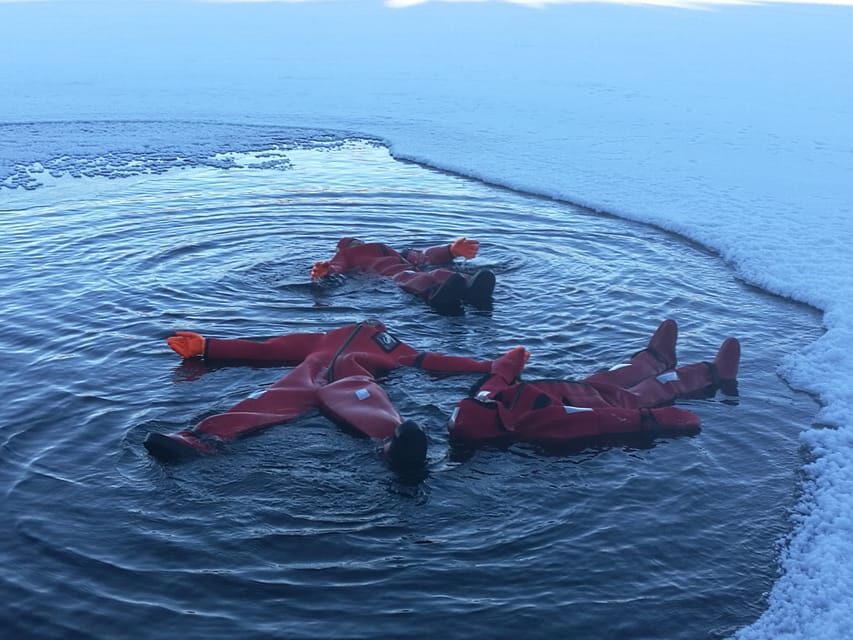 Ylläs: Lake Ylläsjärvi Ice-Floating Experience - The Experience Itself — What to Expect