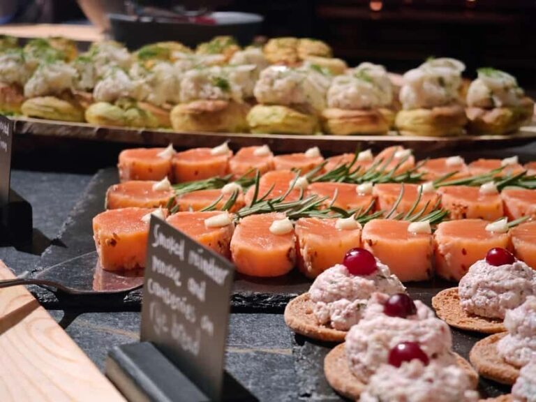 Ylläs: Northern Lights Dinner with Snowcat Ride - The Real Deal from Reviews