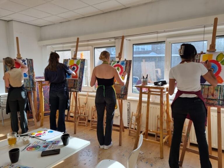 Zaandam: paint a Dutch windmill in a cosy atelier - Should You Sign Up?