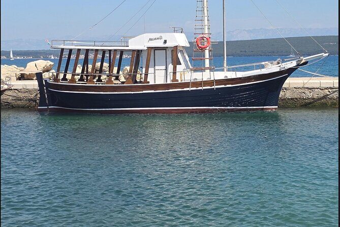 Zadar Half Day boat tour Wine on the Waves - The Vessel and Atmosphere