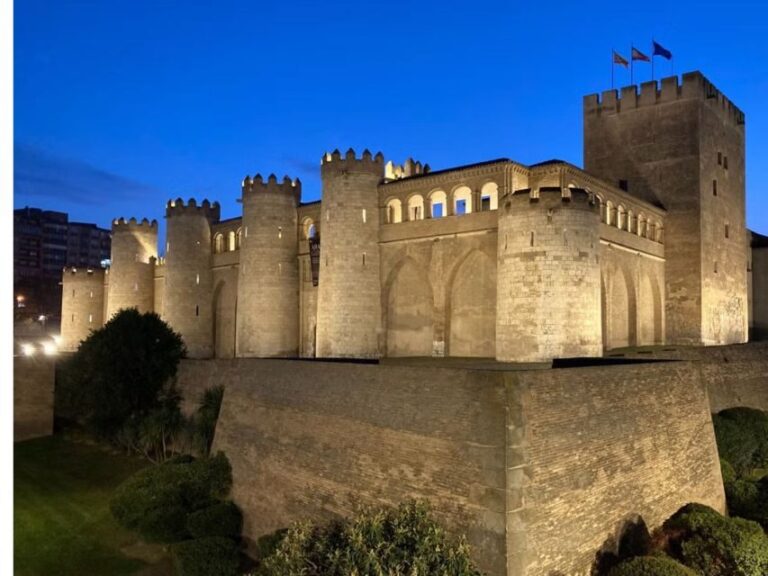 Zaragoza: Aljafería Palace guided tour in Spanish - Who Should Consider This Tour?