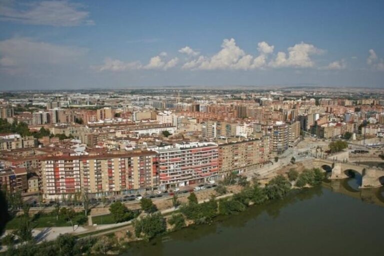 Zaragoza : Must-See Attractions Private Walking Tour - What’s Included and What’s Not