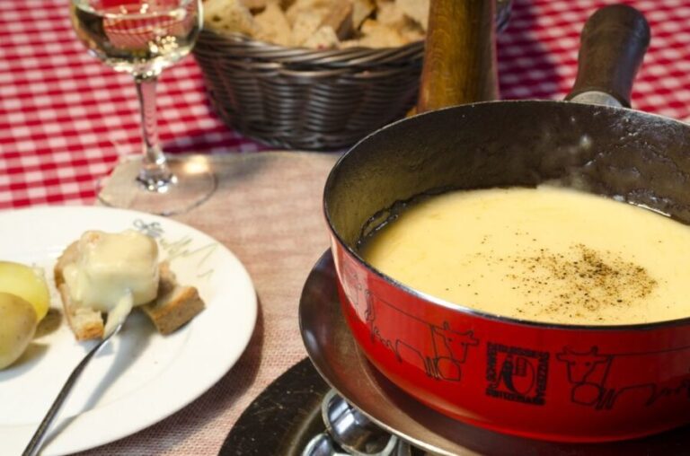 Zurich: Sightseeing and Gourmet Tour with Cheese Fondue - The Mountain Top Restaurant and Fondue Dinner