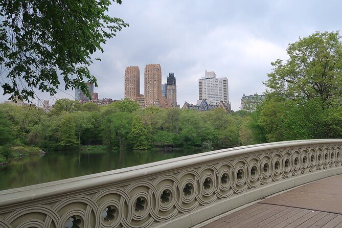 2 Hour Private Elf Movie Sites Guided Tour in New York City - What to Expect and Practical Tips