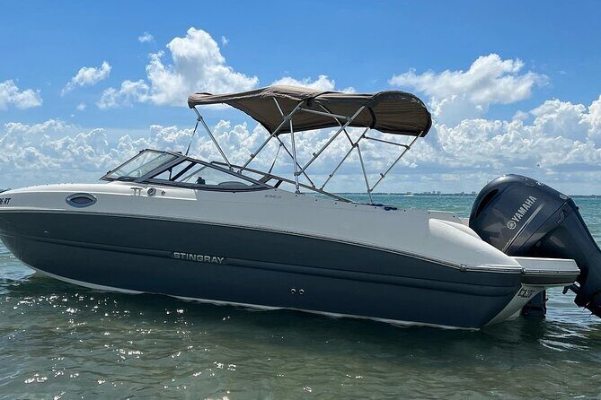 24 Ft Miami Bay: Private Boat, Gas Included , 8 people, Captained - Who This Experience is Best For