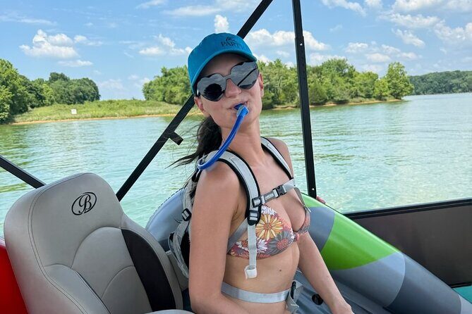 25ft Pontoon Party Boat w/ Captain up to 12 people (3 hrs) - The Experience of the Captain and Crew