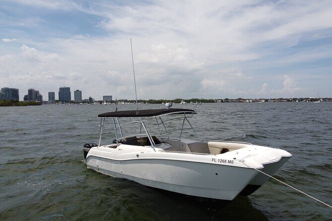 27ft Miami Catamaran for Groups and Parties - Who Is This Experience Perfect For?