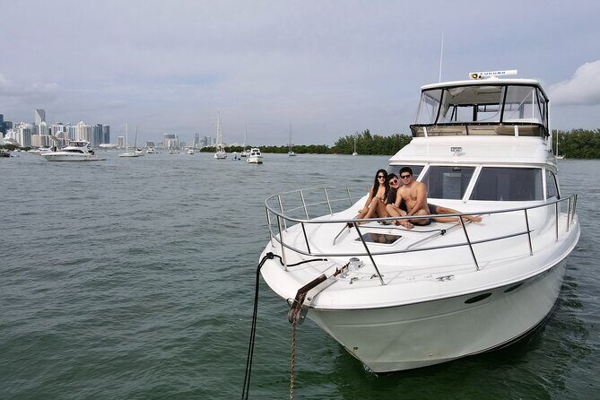 52' Yacht Rental in Miami Beach with Experienced Captain - The Practicalities: Price, Group Size, and Inclusions