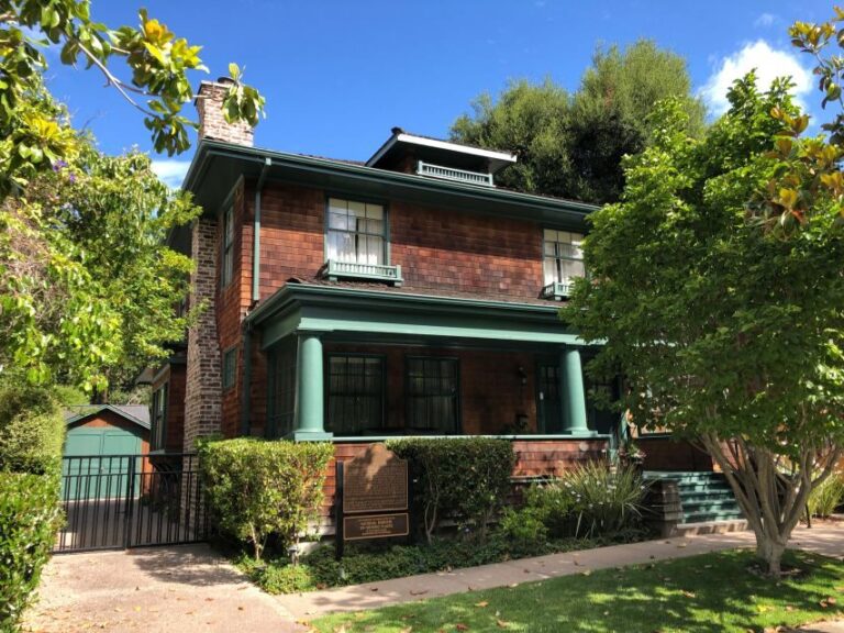 A Custom Group Tour of Silicon Valley with driving service - Visiting the Major Tech Campuses and Historic Sites