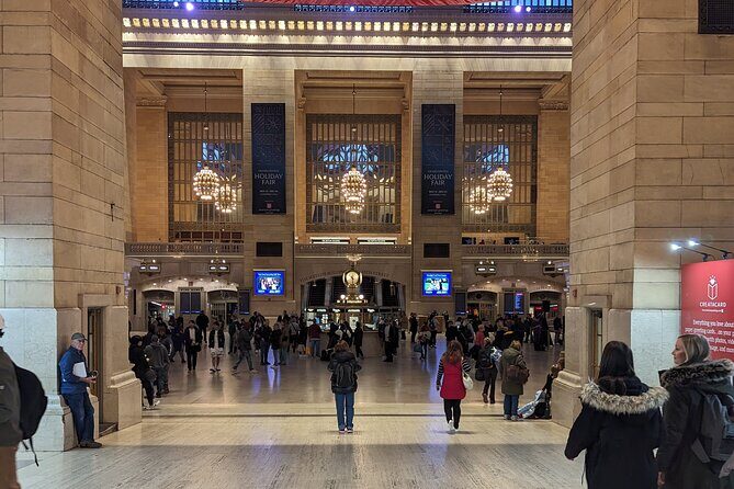 A Half Day Walk Between the Skyscraper Clusters of Manhattan - Foodie Break at Chelsea Market