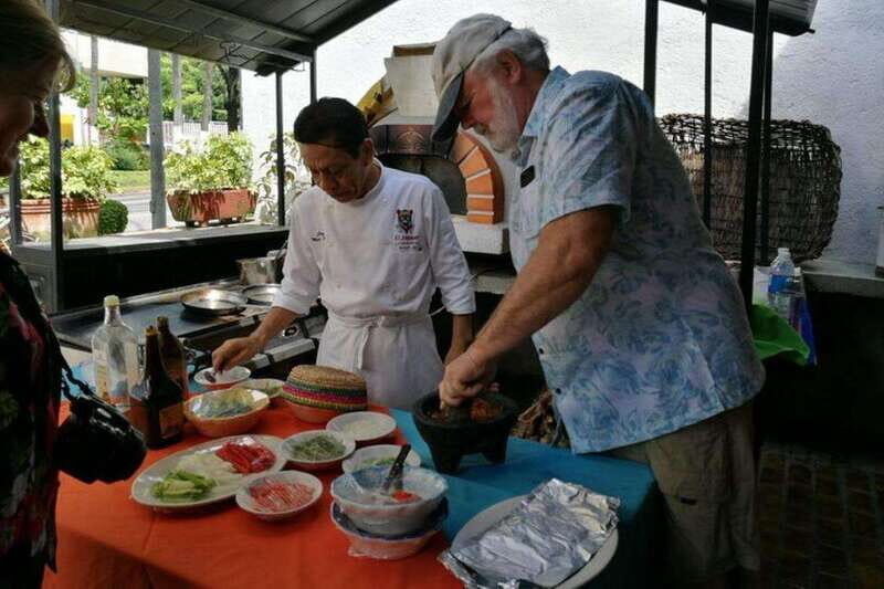 -Acapulco: Mexican Cooking Class and Market Tour Experience - Who Should Book This Tour?