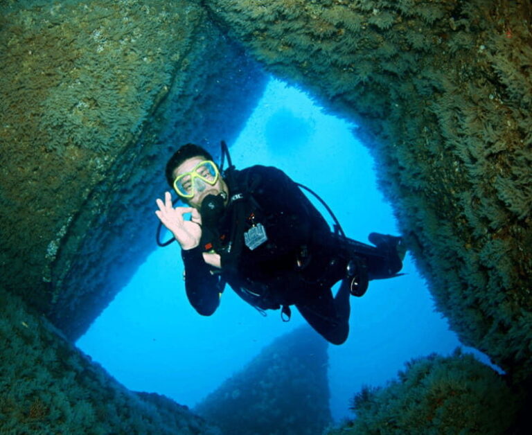 Acapulco: Scuba Diving in Roqueta Island - The Equipment and Safety