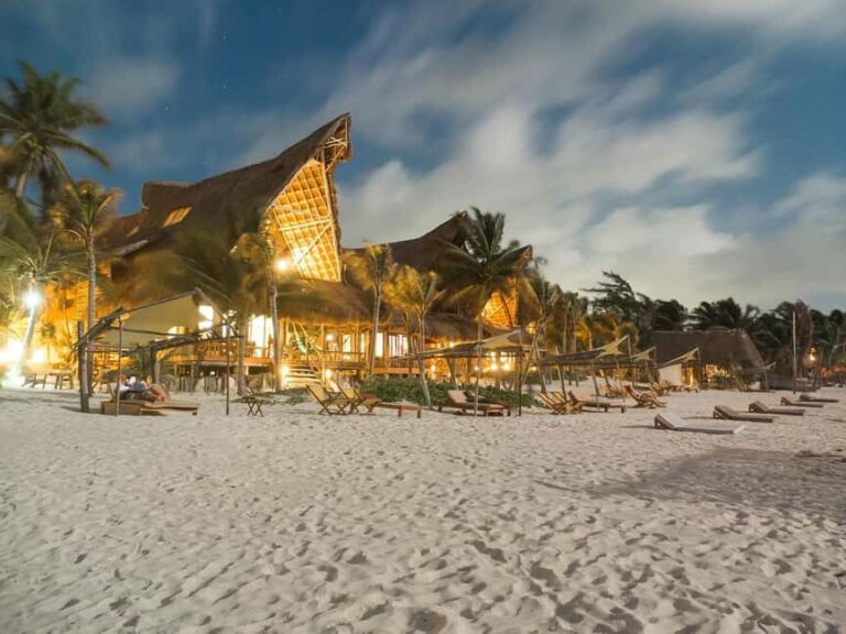 Ahau de Noche: Dinner under the stars and iconic art in Tulum - The Value of the Experience