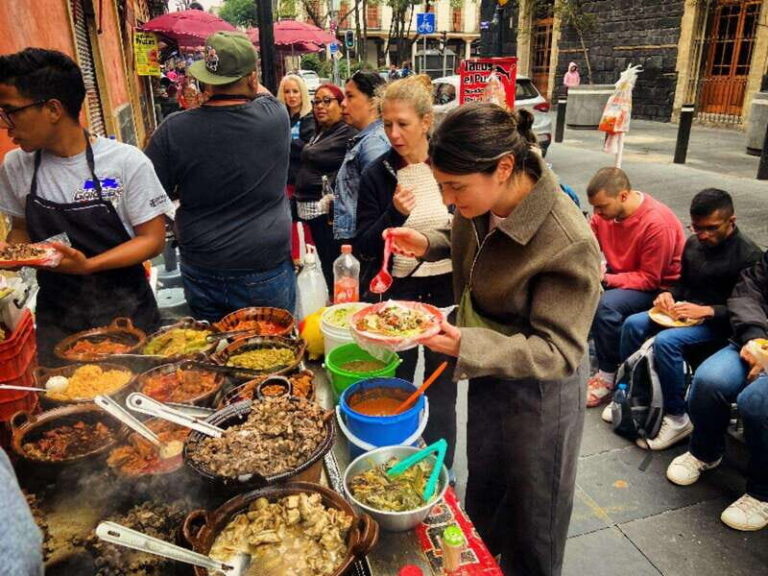 All-in-one CDMX adventure - Exploring local markets and authentic eats
