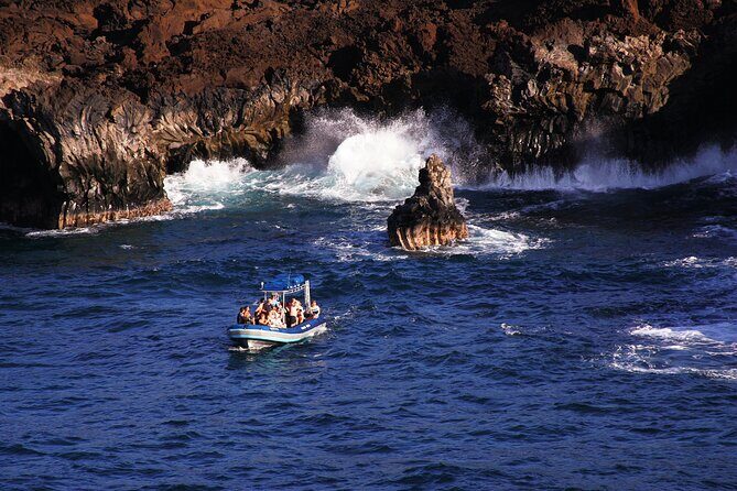 All-Inclusive 5.5 hr La Perouse Bay & Molokini Sea Cave Boat Tour - An Introduction to the Experience