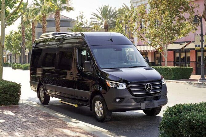 Arrival by Private SUV or Bus from Toronto YYZ Airport to Toronto - Why This Transfer Works Well