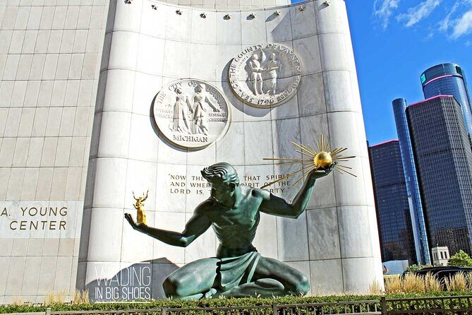 Arrival Private Transfer: Detroit Airport DTW to Detroit in Business Car - Key Points