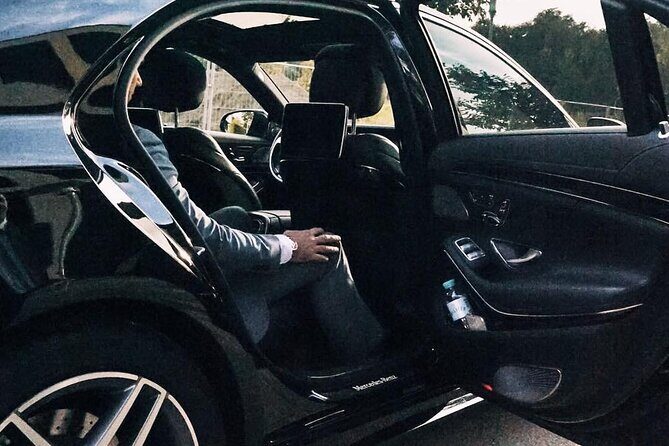 Arrival Private Transfer: Montreal Airport YUL to Montreal in Business Car - What to Expect During Your Transfer