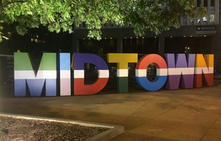 Atlanta: City Lights Night Tour with Photos & Dinner Stop - Food and Dinner: A Tasty Ending