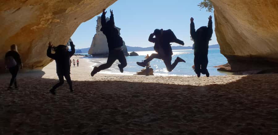 Auckland: Cathedral Cove and Hot Water Beach Day Trip - Exploring Cathedral Cove: The Natural Wonder