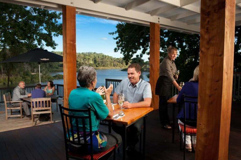 Auckland: Scenic Boat Cruise to the Riverhead Tavern - What to Expect at The Riverhead