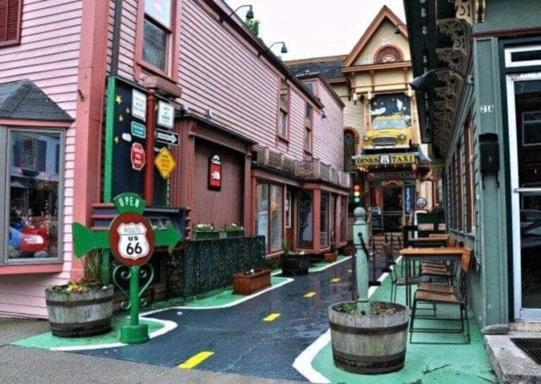 Best of Bar Harbor Food Walking Tour - The Guide and Group Experience