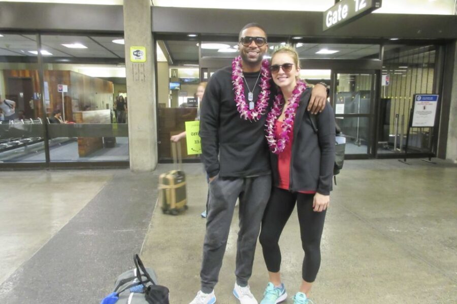 Big Island: Kona Airport Honeymoon Lei Greeting - What You Can Expect During the Greeting