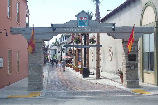 Bones Under Us, Ghost Tour with Archeology - The Balance of History and Haunting