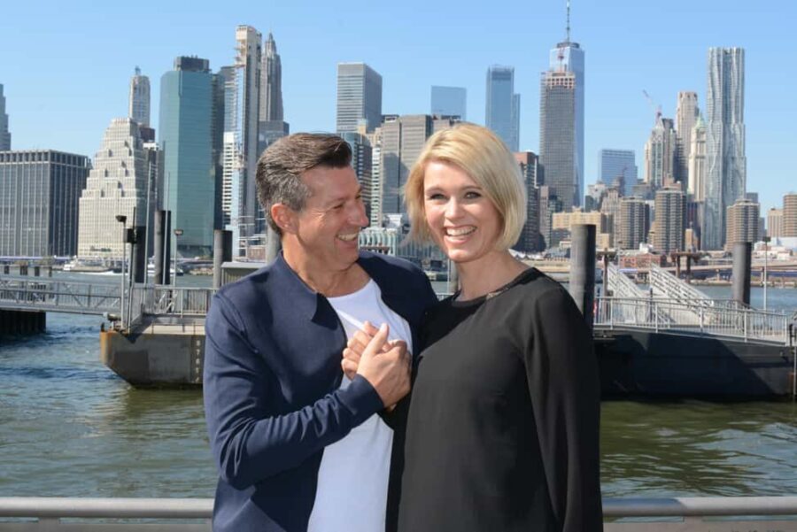 Brooklyn Bridge & Neighborhoods  2-Hour Photo Shoot Tour - The Photography and Personal Touch