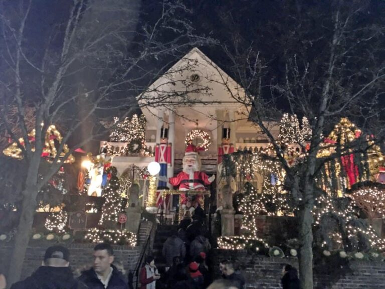 Brooklyn: Dyker Heights Christmas Walking Tour - The Itinerary and Highlights