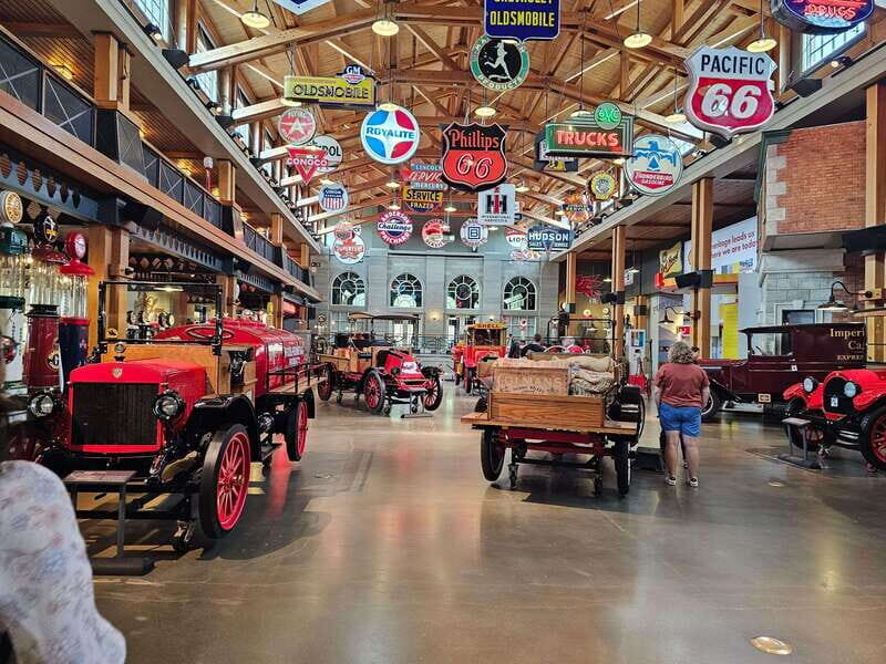 Calgary City Tour & Yamnuska Wolfdog Sanctuary Private Tour - Who Will Love This Tour?