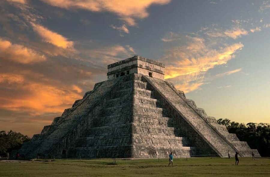 Cancun: Exclusive sunrise at Chichen Itza, expert tour guide - What makes this tour special?