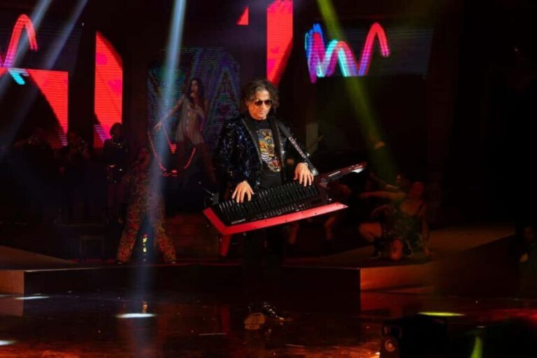 Cancun: Myst Euphoria Show with live musical hits, Friday 10:30 pm - Food and Drinks