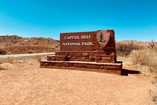 Capitol Reef Full Day Private Tour and Hike - Key Points