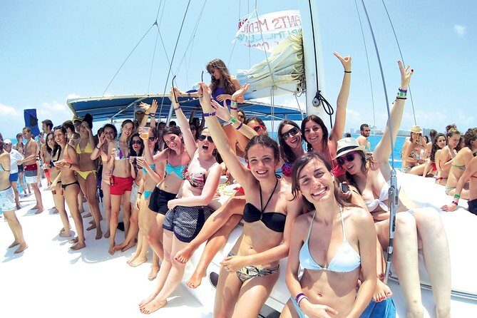 Catamaran Sailing to isla mujeres open bar included - Who is this tour best suited for?